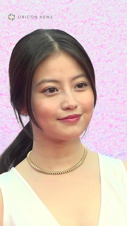 今田美桜、胸元大胆披露のヌーディーな ...